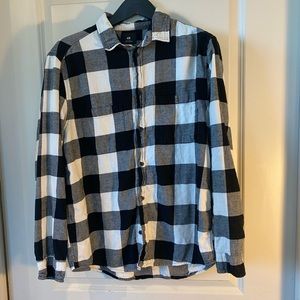 H&M Black & White Buffalo Check Button Up Shirt, size Large